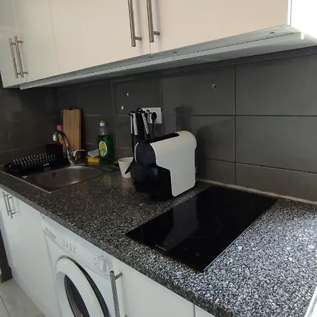 Lemon Tree House - Courtyard Garden With Views *