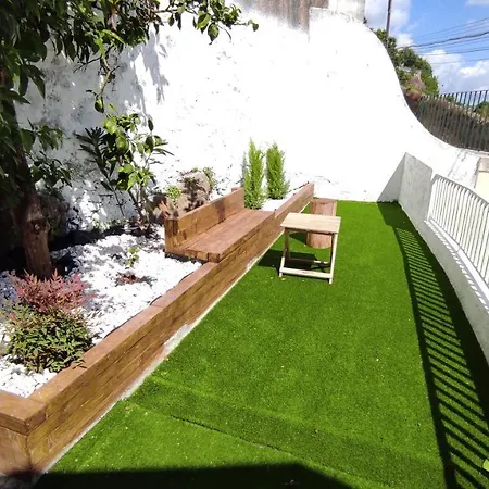 Lemon Tree House - Courtyard Garden With Views