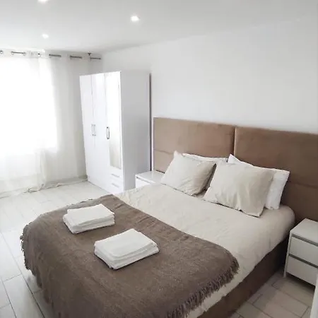 Lemon Tree House - Courtyard Garden With Views