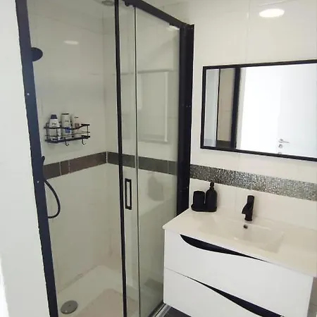 Lemon Tree House - Courtyard Garden With Views