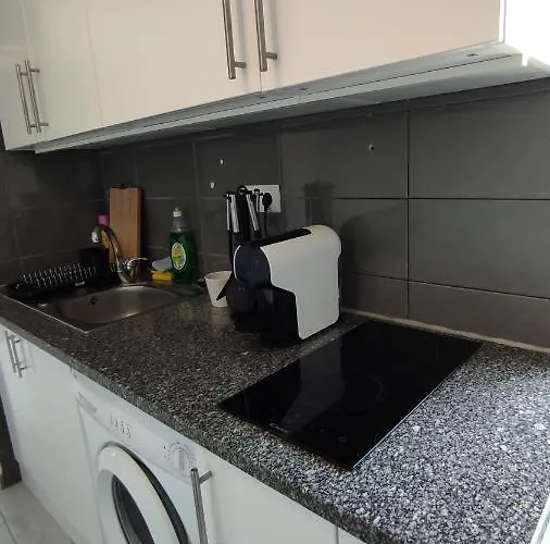 Lemon Tree House - Courtyard Garden With Views *