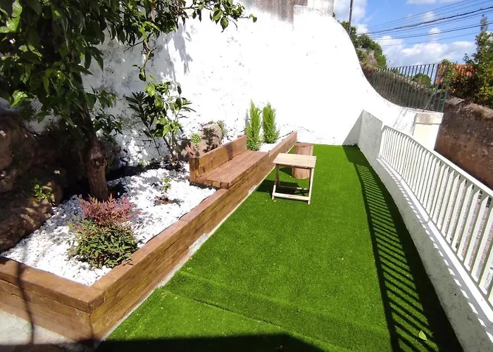 Lemon Tree House - Courtyard Garden With Views
