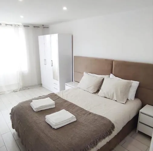 Lemon Tree House - Courtyard Garden With Views