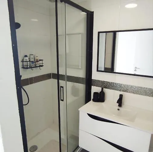 Lemon Tree House - Courtyard Garden With Views